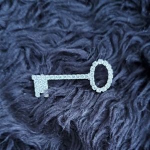 Vintage key pin
